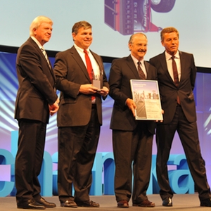 From left to right: Volker Bouffier, Prime Minister of Hessen; Nick Colarelli, Hunter executive vice president; Steve Brauer, Hunter chairman; and Detlef Braun, Automechanika exhibition director. 