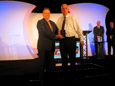BodyShop Business Publisher Scott Shriber (left) hands Jeff Middleton the Executive of the Year award.