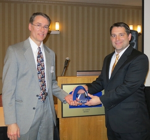 Hunter’s Mike Douglas (left) accepts his Inventor of the Year Award from Paul Tietz, BAMSL PTC (Patent, Trademark & Copyright) section chair-elect.
