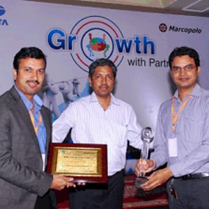 Kishore Kotekar, business manager - industrial coating solution, Axalta Coating Systems (left) and Amit Kumar, area manager, Axalta Coating Systems (right) received this award from V. G. Prasad, head FBV – Tata Motors (center).