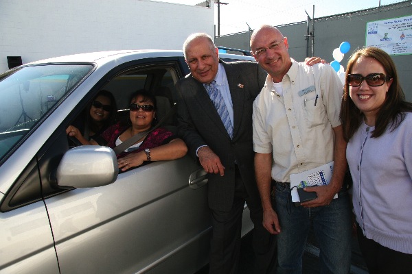Councilman Dennis Zine and ONEgeneration charity volunteers pose with the 2004 Honda minivan refurbished by Valley Motor Center